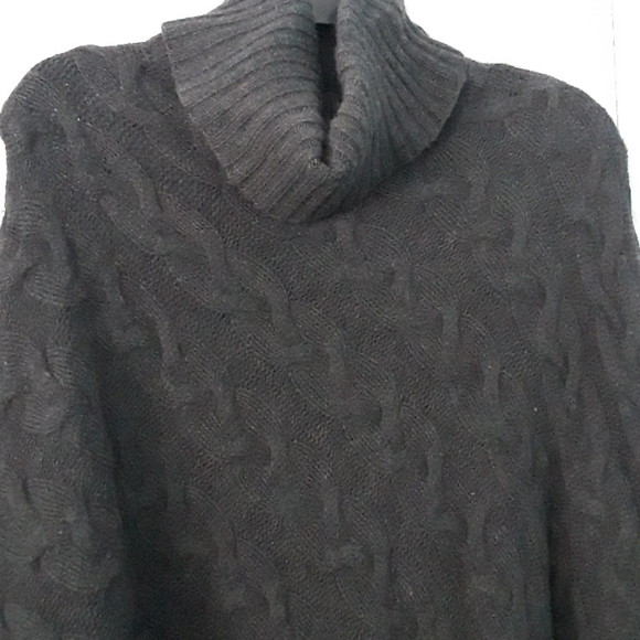 Sweater/ Poncho style - Picture 2 of 3